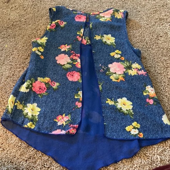 2/$20 Janice sleeveless shirt- Small - Picture 3 of 10
